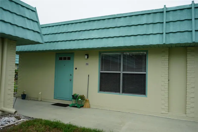 101 Cambridge Trl #205, FL