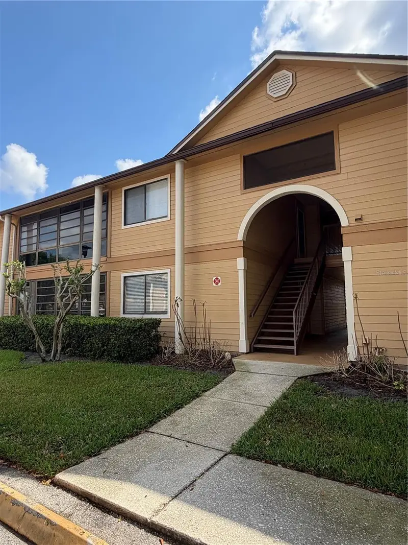6031 Scotchwood Gln #205, FL