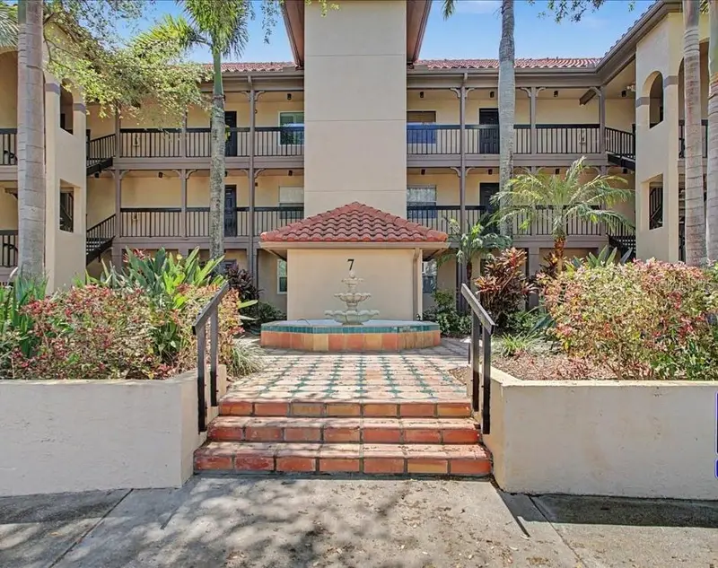 2400 Feather Sound Dr #733, FL