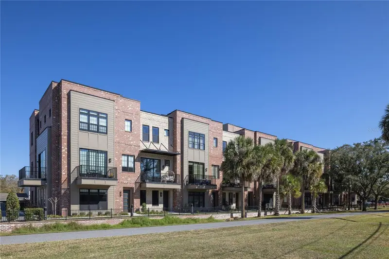 64 N Park Ave, FL