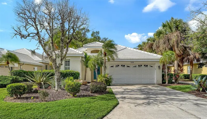 533 Fallbrook Dr, FL