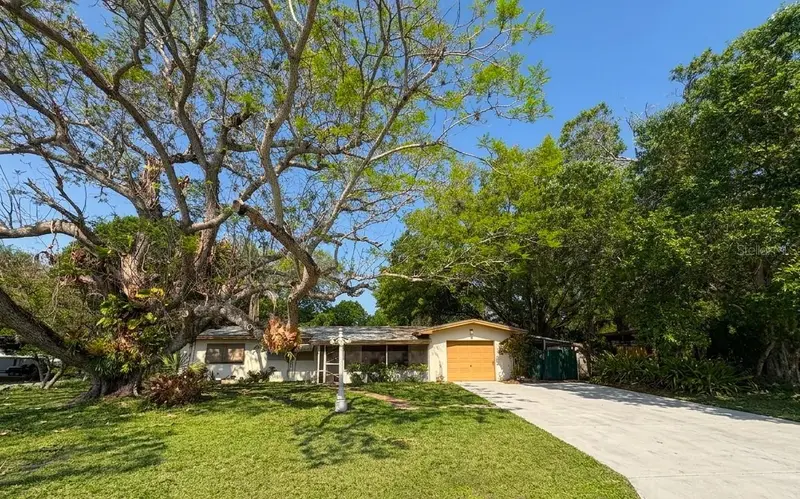 1799 Lake Cir, FL