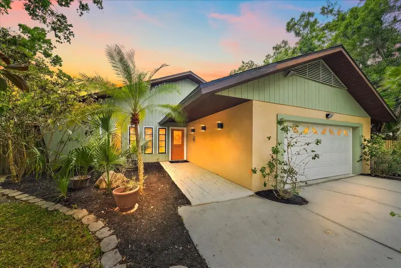 3246 Maiden Ln, FL