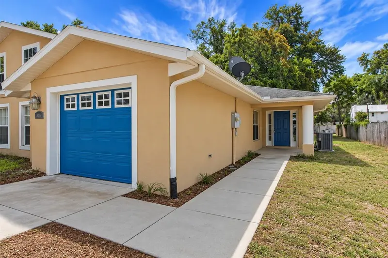 305 W Fountain St, FL