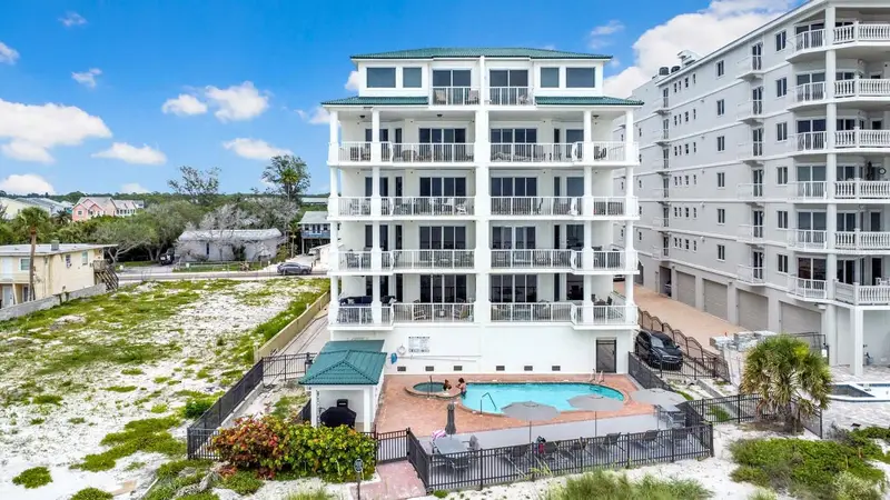 19734 Gulf Blvd #402, FL