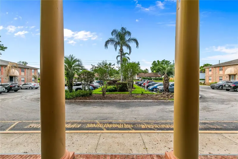 416 Banyon Tree Cir #206, FL