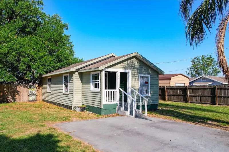 213 Cleveland Ave, FL