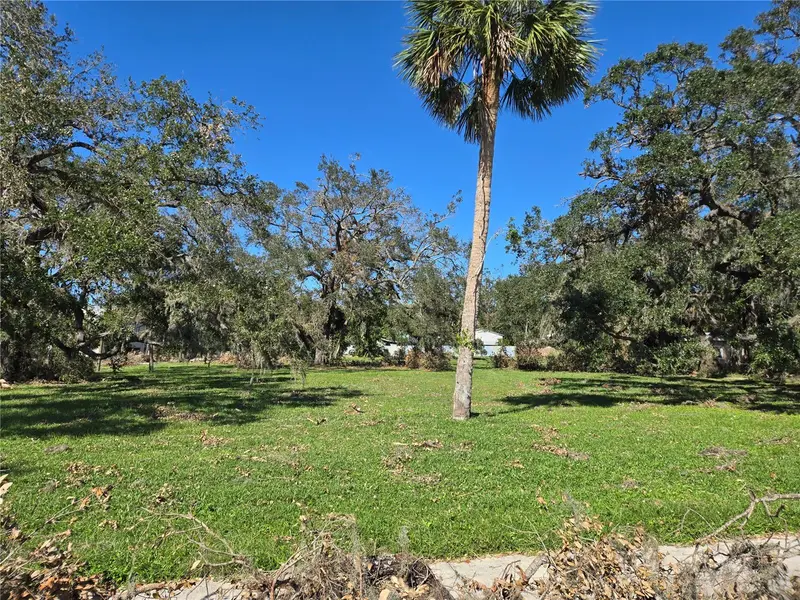 1800 N Tamiami Trl, FL