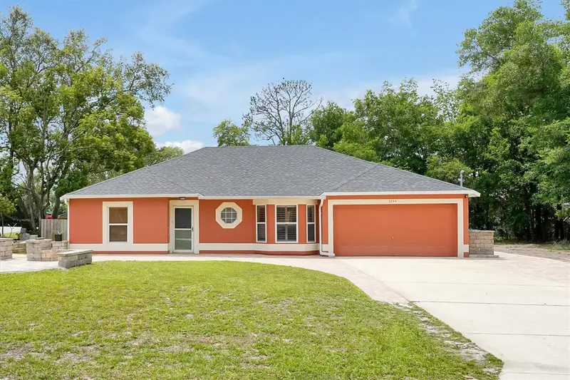 Deltona Lakes pending