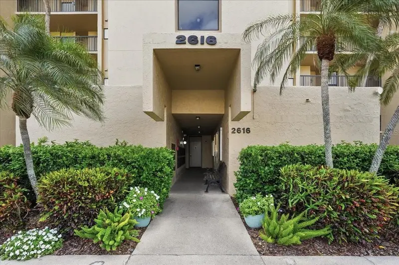 2616 Cove Cay Dr #105, FL
