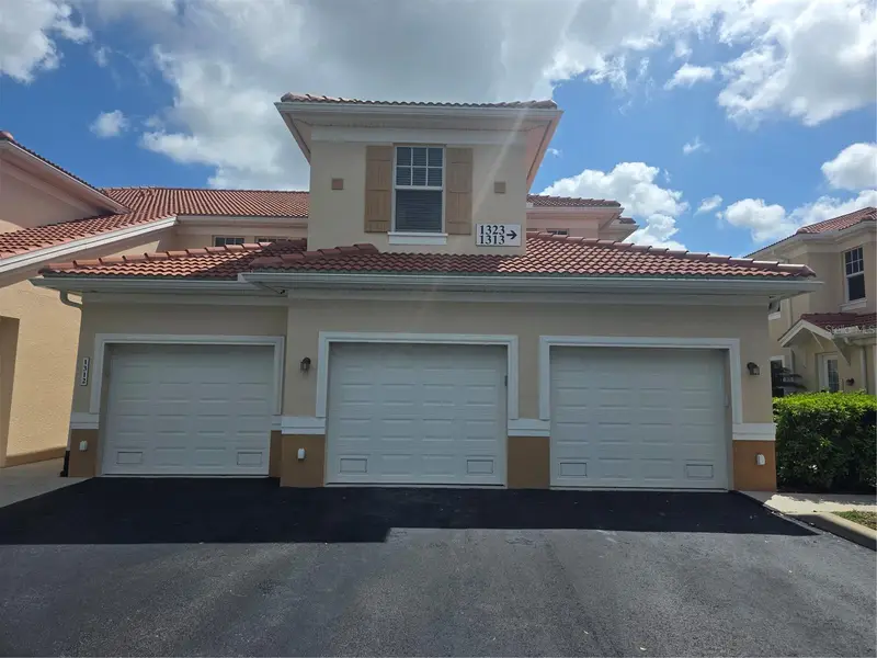 240 W End Dr #1323, FL