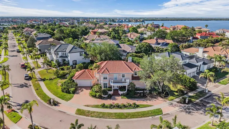 1422 Jumana Loop, FL