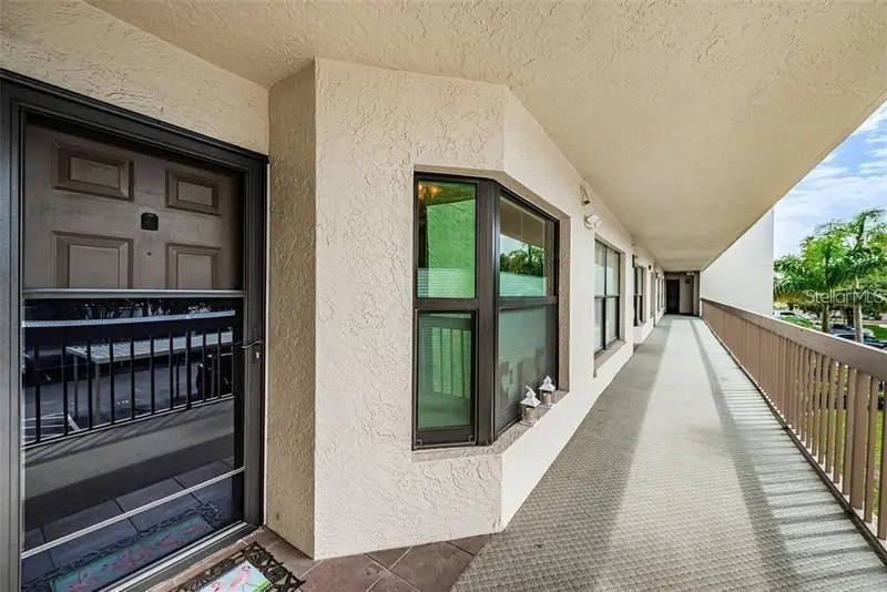1324 Pasadena Ave S #205, FL