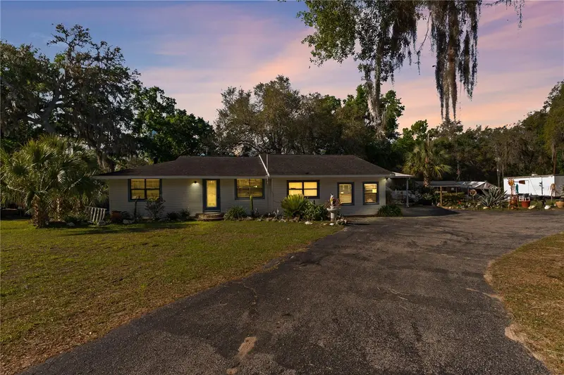 270 W Mcclendon St, FL