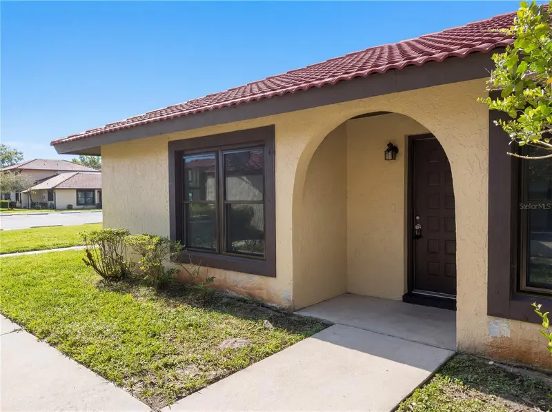444 Hunter Cir, FL