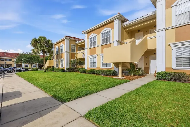 1015 Villagio Cir #202, FL