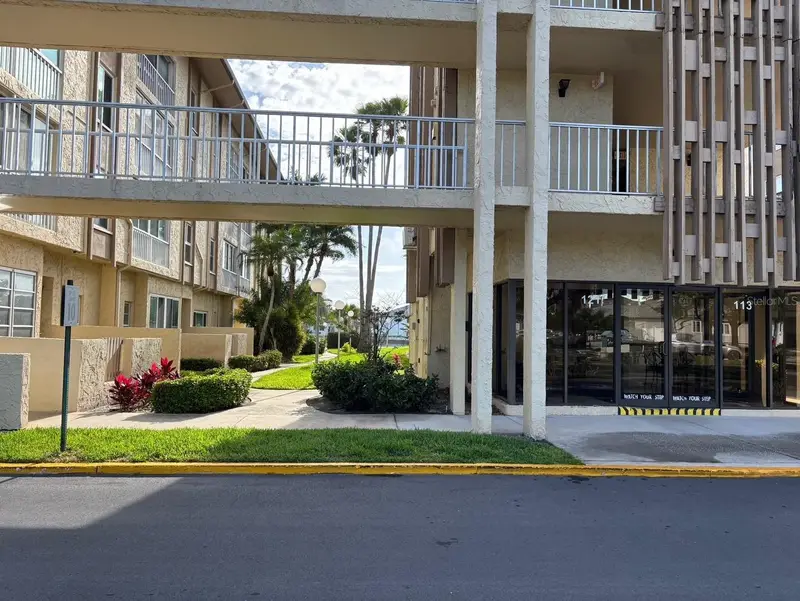 121 Island Way #331, FL