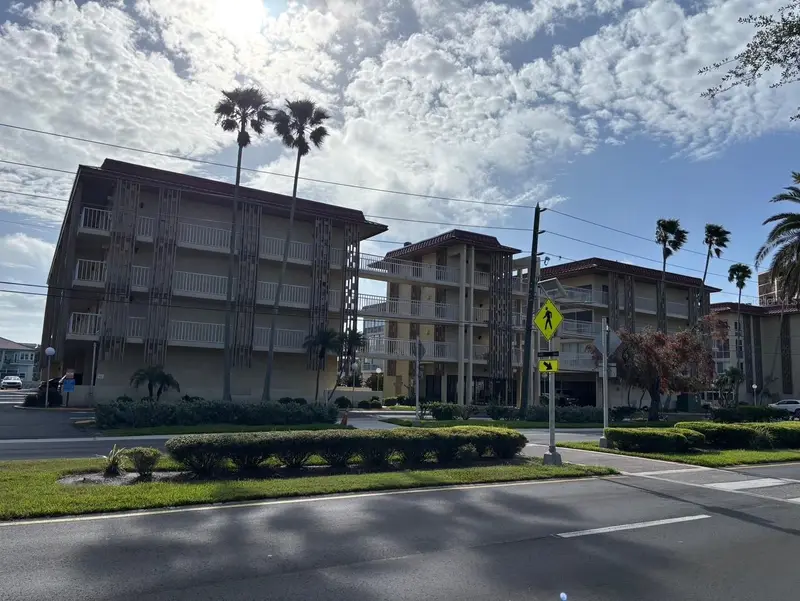 121 Island Way #331, FL