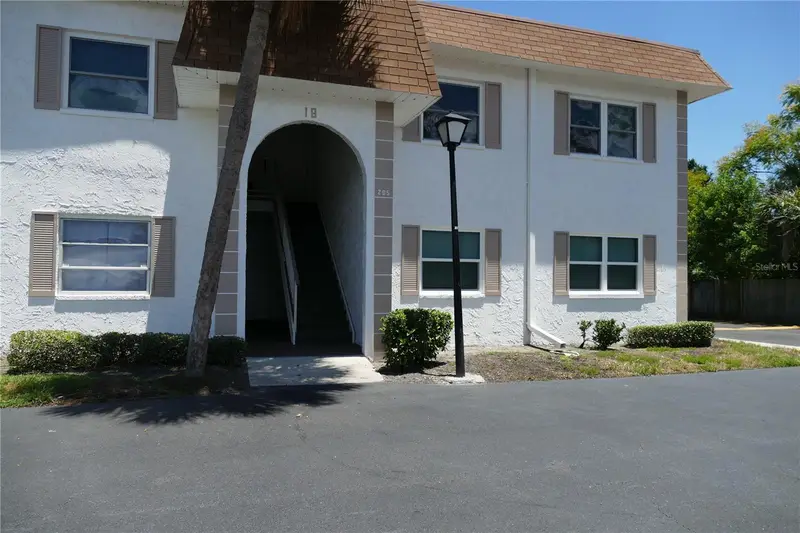 205 S Mcmullen Booth Rd #203, FL
