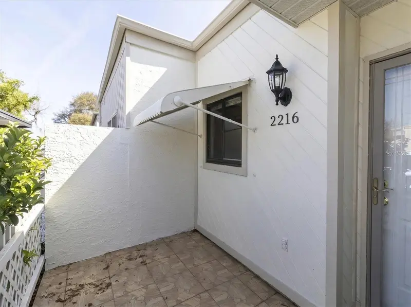 2216 Oak Wind Dr, FL