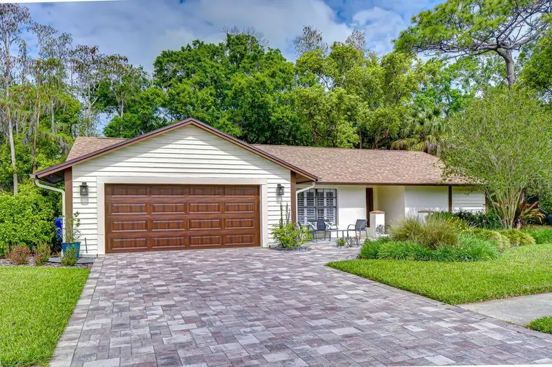 16704 Vallely Dr, FL