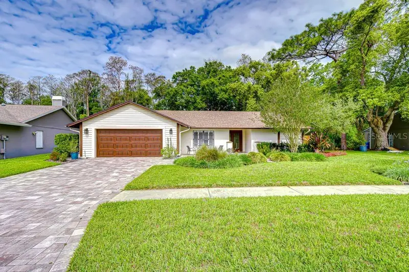 16704 Vallely Dr, FL