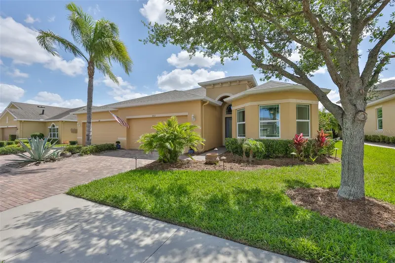 682 Chipper Dr, FL