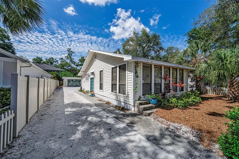 525 Bay St, FL
