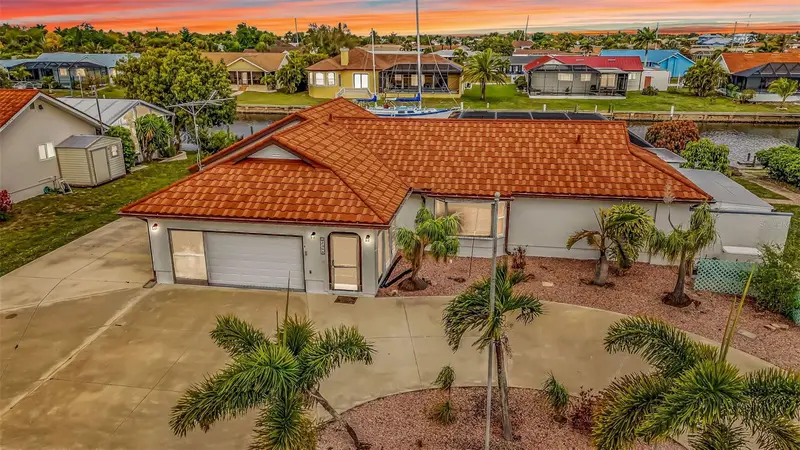 238 Fry Ter Se, FL