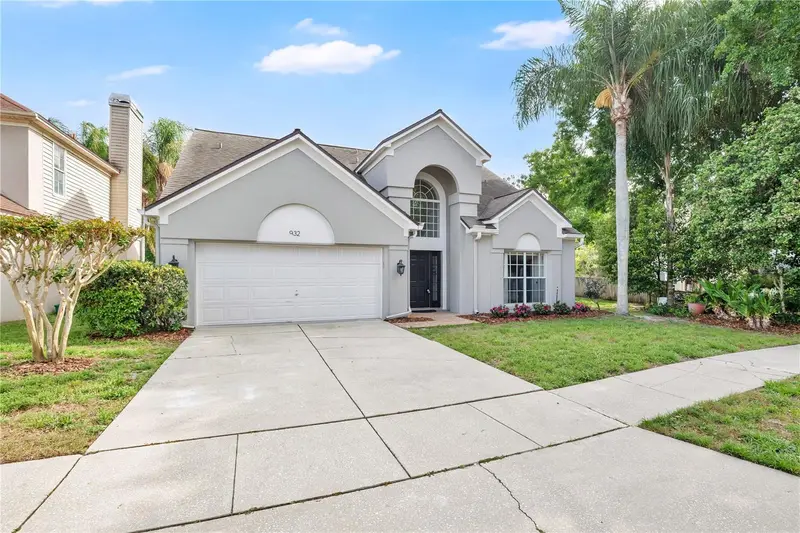 932 W Charing Cross Cir, FL