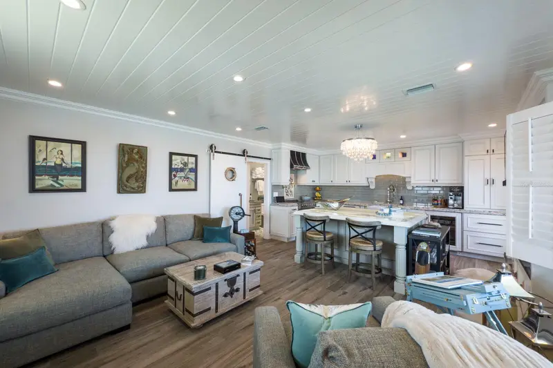 761 John Ringling Blvd #31, FL