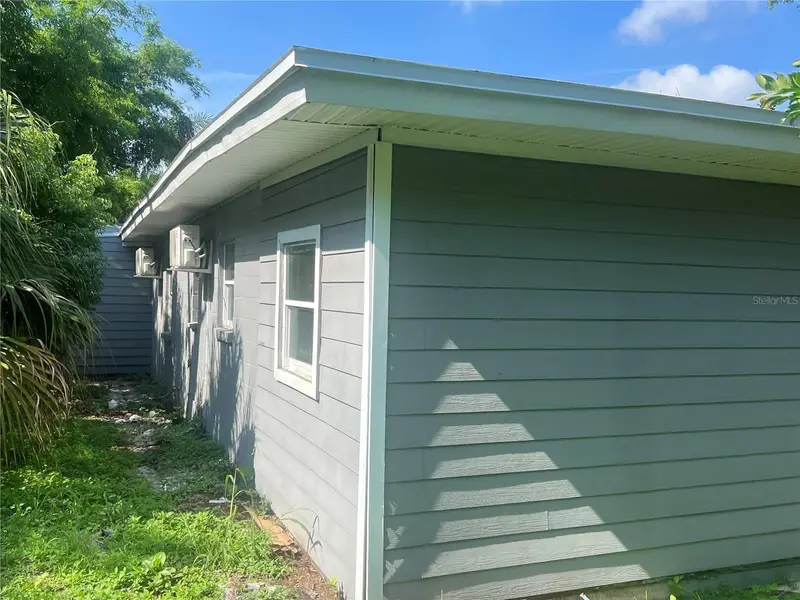 2002 E 33rd Ave, FL