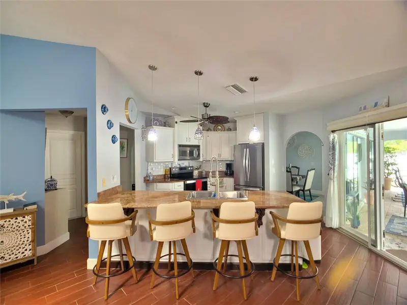 364 Macarthur Dr, FL