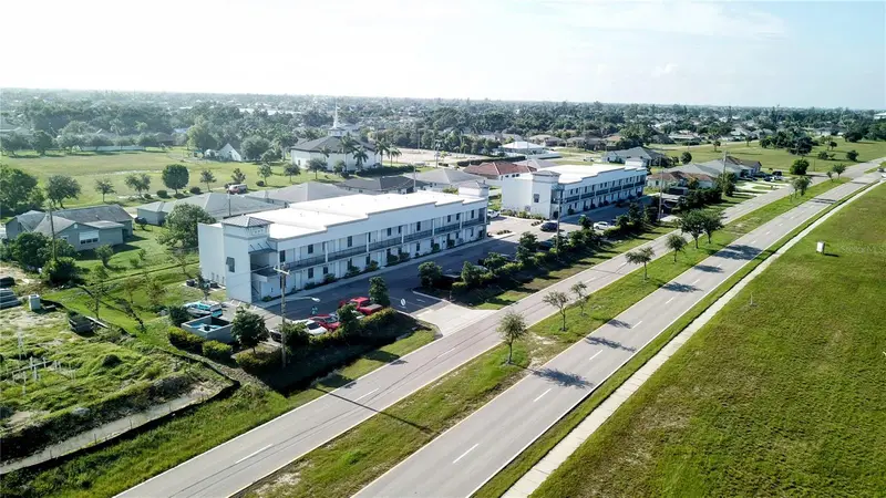 907 Skyline Boulevard, FL