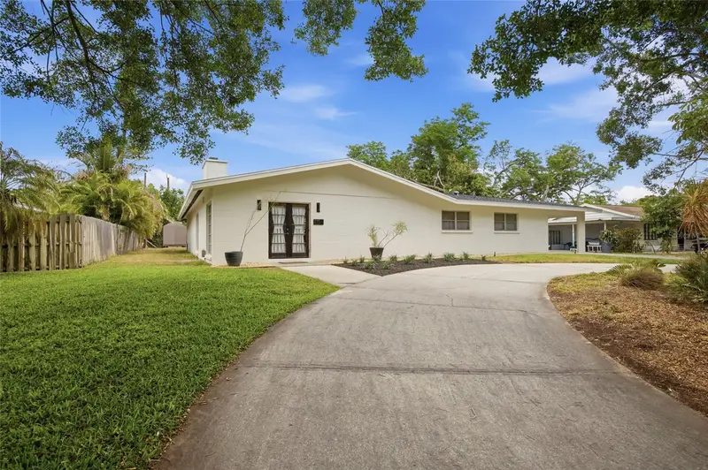 615 Fontana Ln, FL