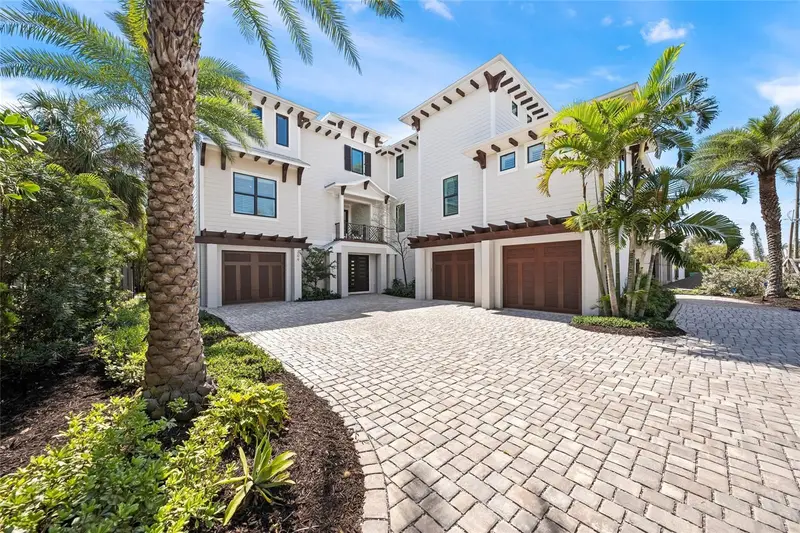 209 Willow Ave, FL