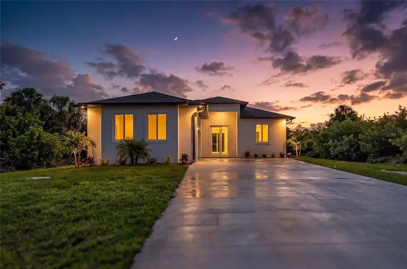 511 Sweetwater Dr, FL