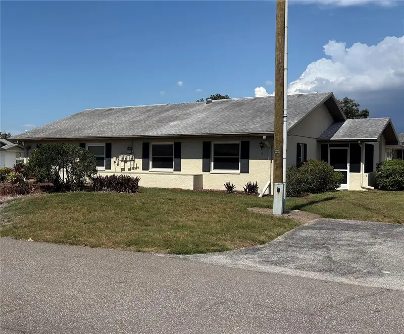 1905 Canterbury Ln #E-9, FL
