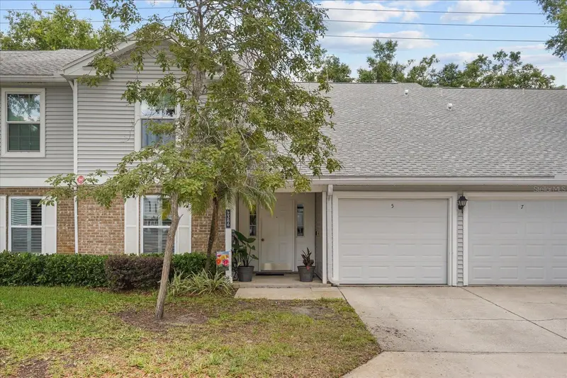 2386 Bridle Path Ln #8, FL