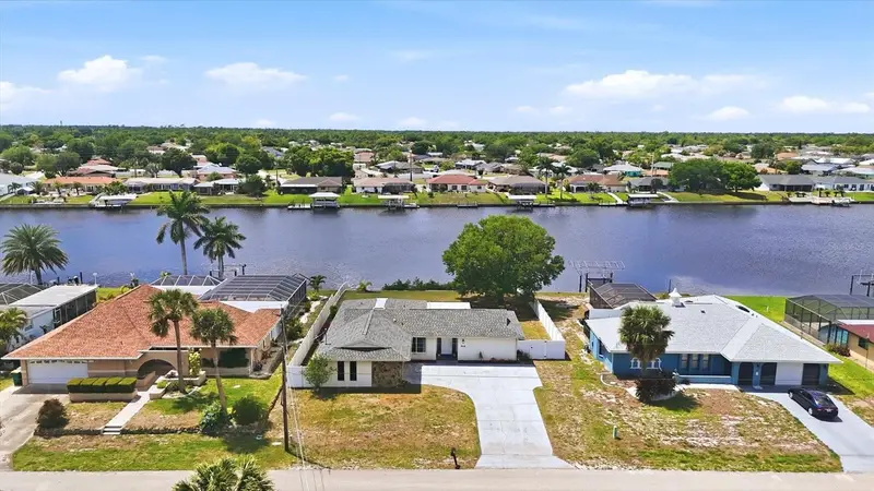814 Ellicott Cir Nw, FL