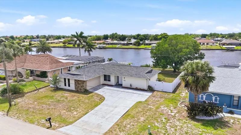 814 Ellicott Cir Nw, FL