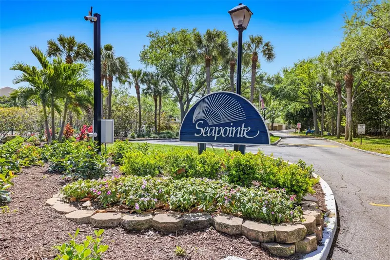 7520 Sunshine Skyway Ln S #T22, FL