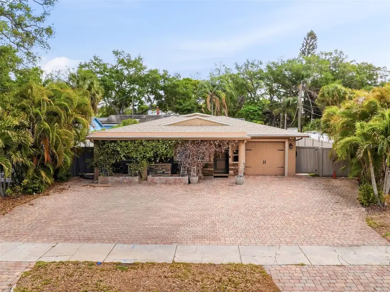 2121 Park St N, FL