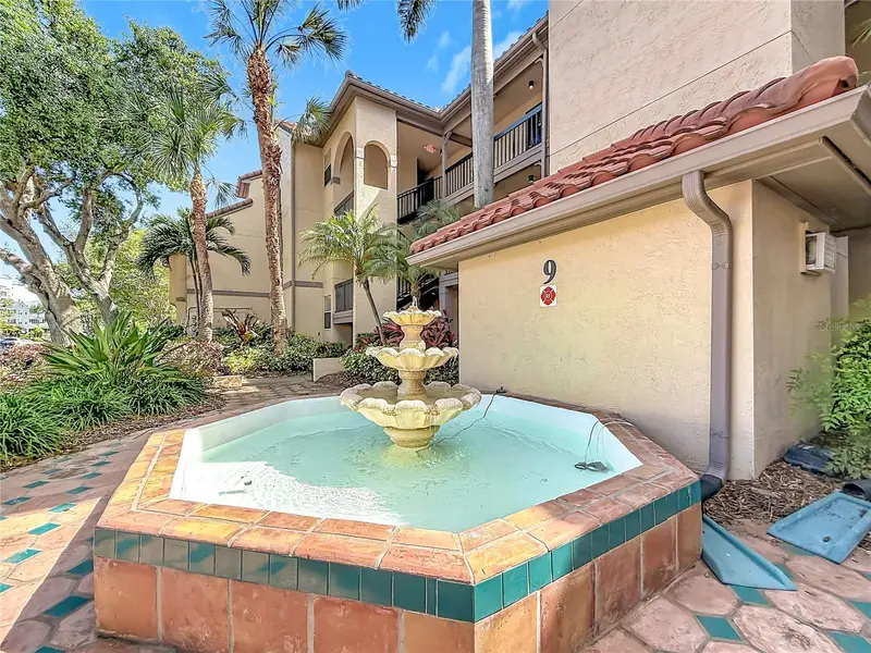 2400 Feather Sound Dr #933, FL