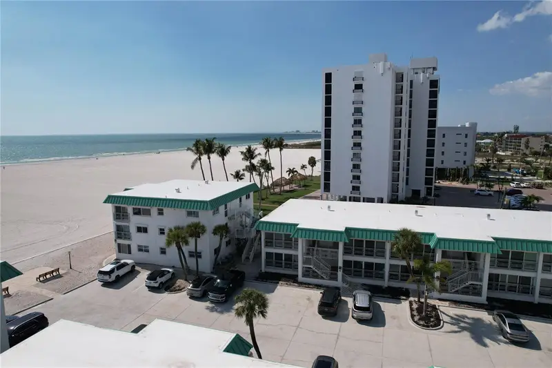 6500 Estero Blvd #F118, FL