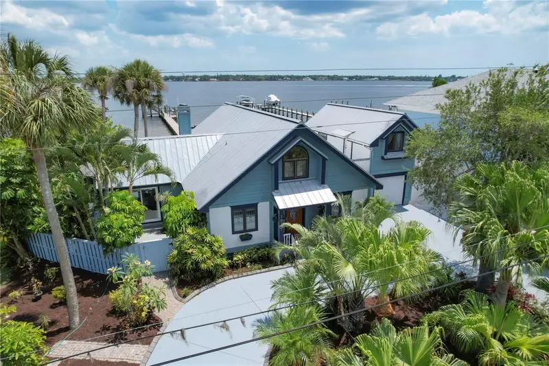 1817 4th St W, FL