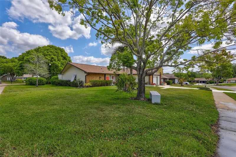 1735 Aberdeen Ct, FL