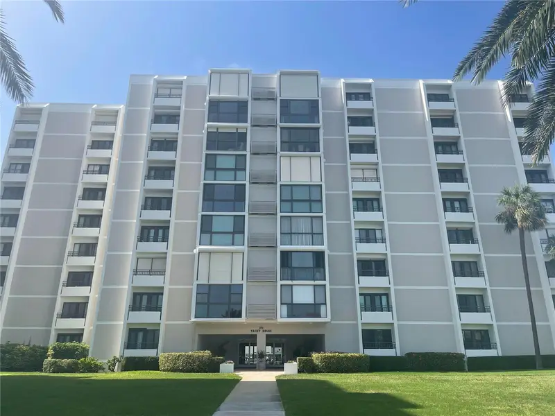 851 Bayway Blvd #103, FL