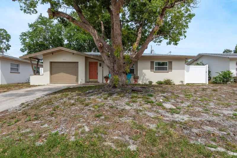 2153 Pocahontas Dr, FL