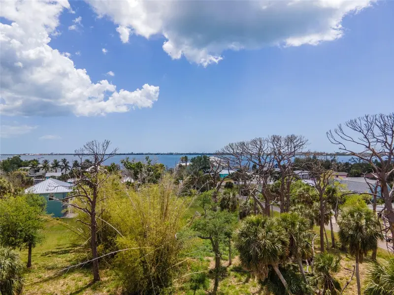 W Cowles St, FL